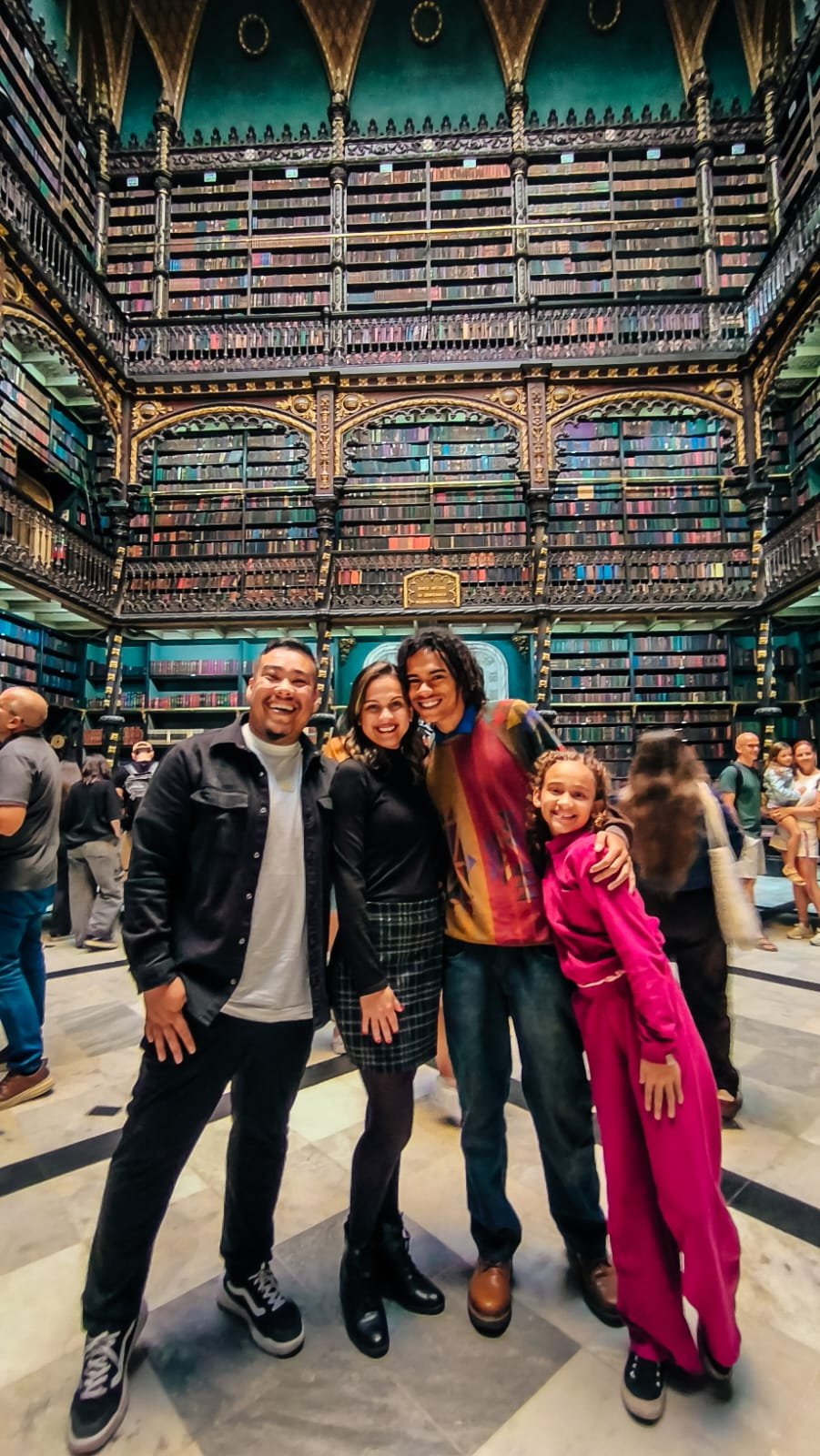 Aline na Biblioteca do Gabinete Real, celebrando 40 anos